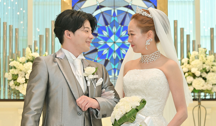 スマ婚で挙式した新郎新婦の写真